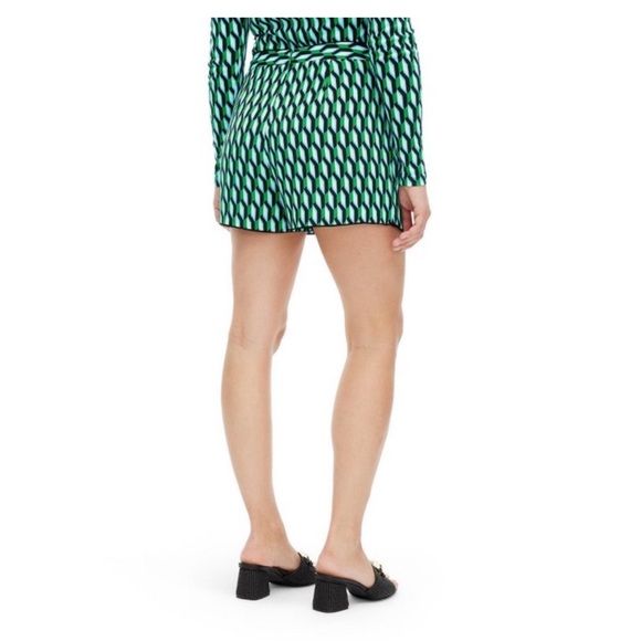 NEW Diane Von Furstenberg for Target side 
Wrap arrow geo green mini skort XXS - Picture 9 of 11